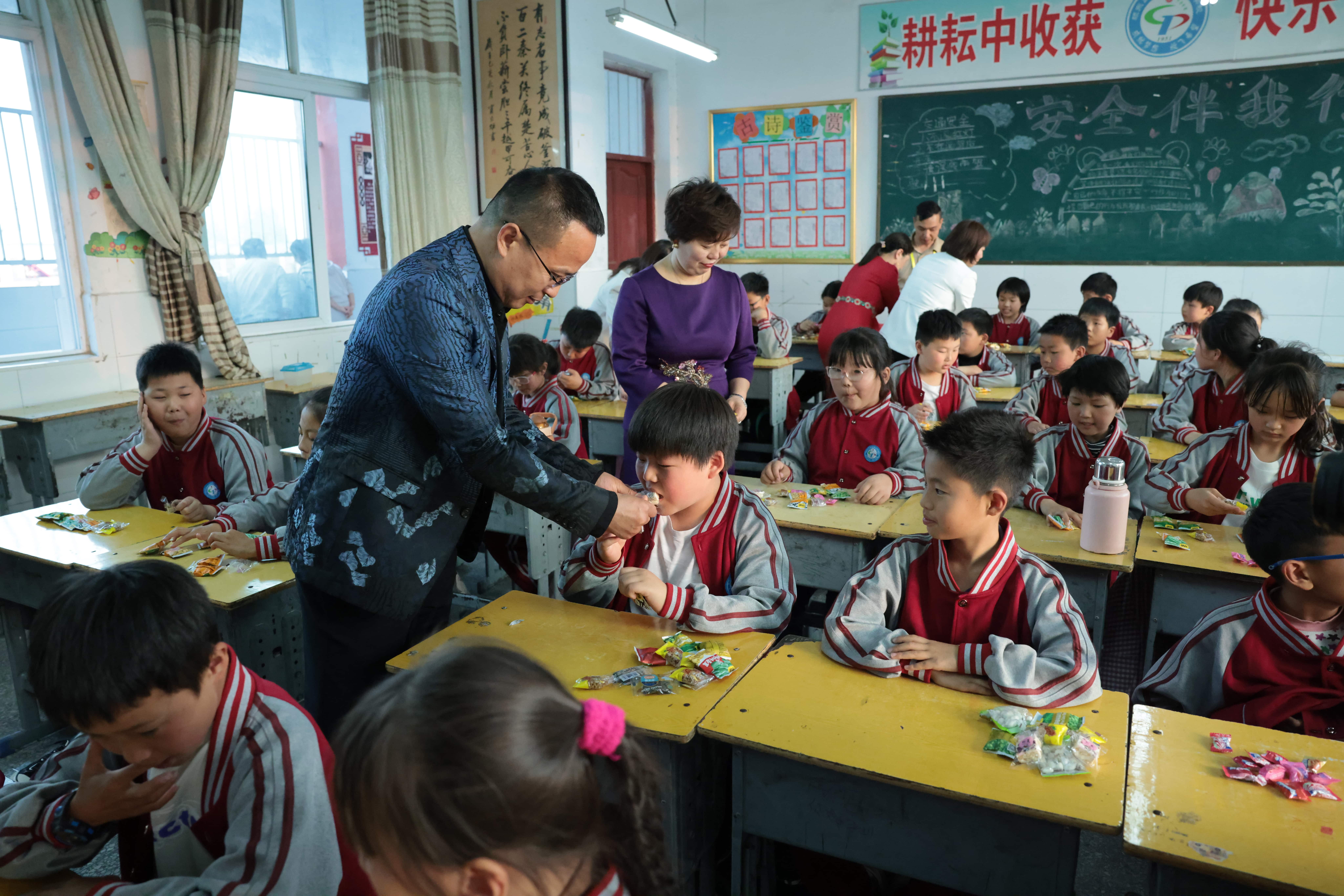 在爱意的“双向奔赴”中丨第249所华体会官方网站-华体会在线官网
公益学校揭牌